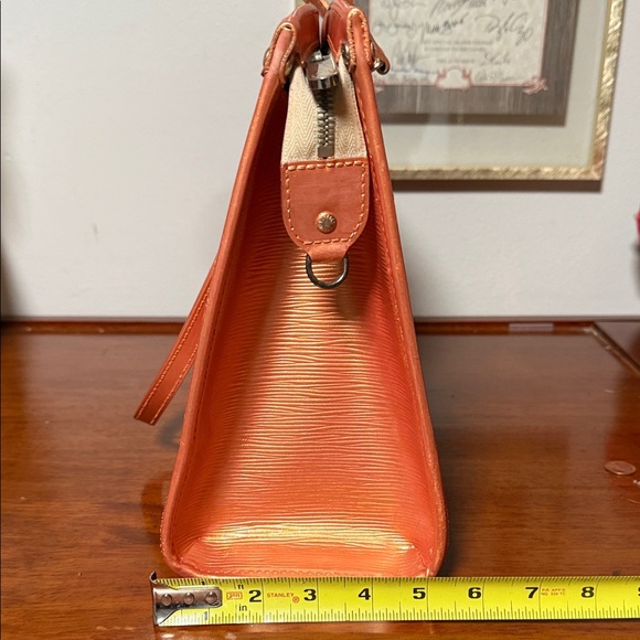 Louis Vuitton Custom Painted Rose Gold Epi Leather Zip Tote Bag - Picture 4 of 16